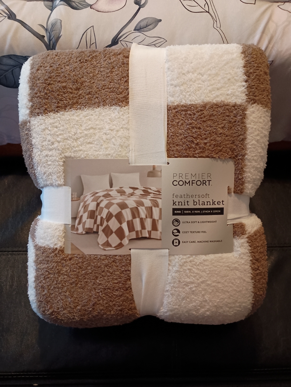 NEW Premium Comfort Cream & Brown Kind Size Feathersoft Knit Blanket